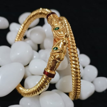 22K Gold Variya Kadli Bangle by 