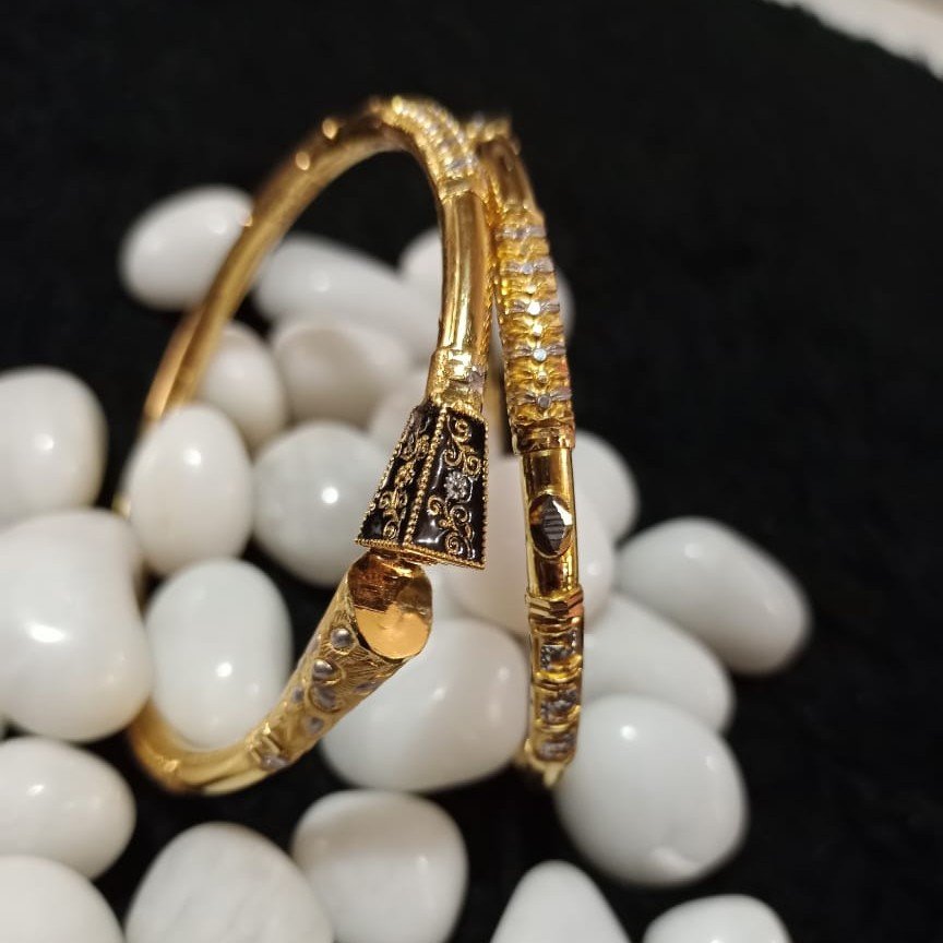 22Kt Gold Fancy Bangle