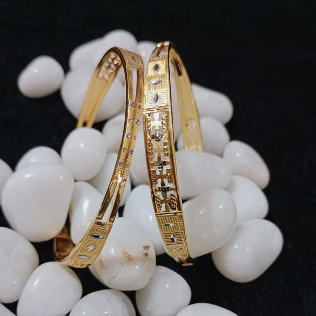 916 Gold Stylish Kadli Bangle