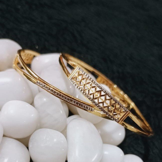 22K Gold Attractive Design Kadli Bangle