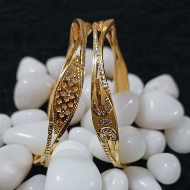 22Kt Gold Classic Kadli Bangle